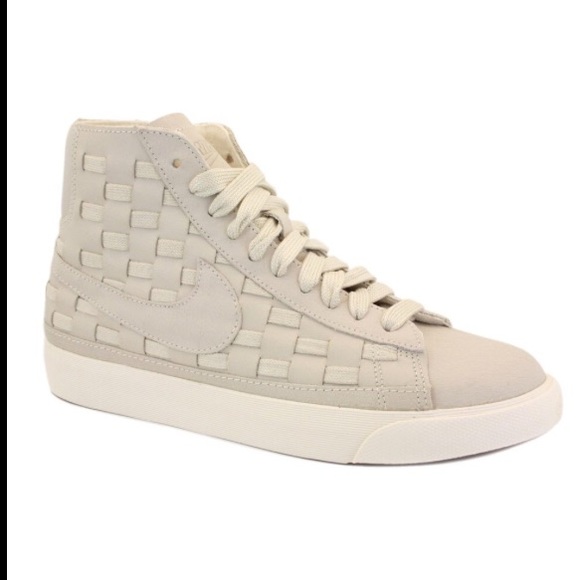 nike womens blazer mid woven